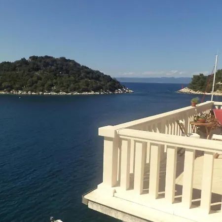 With Terrace And Sea View 2 Lejlighed